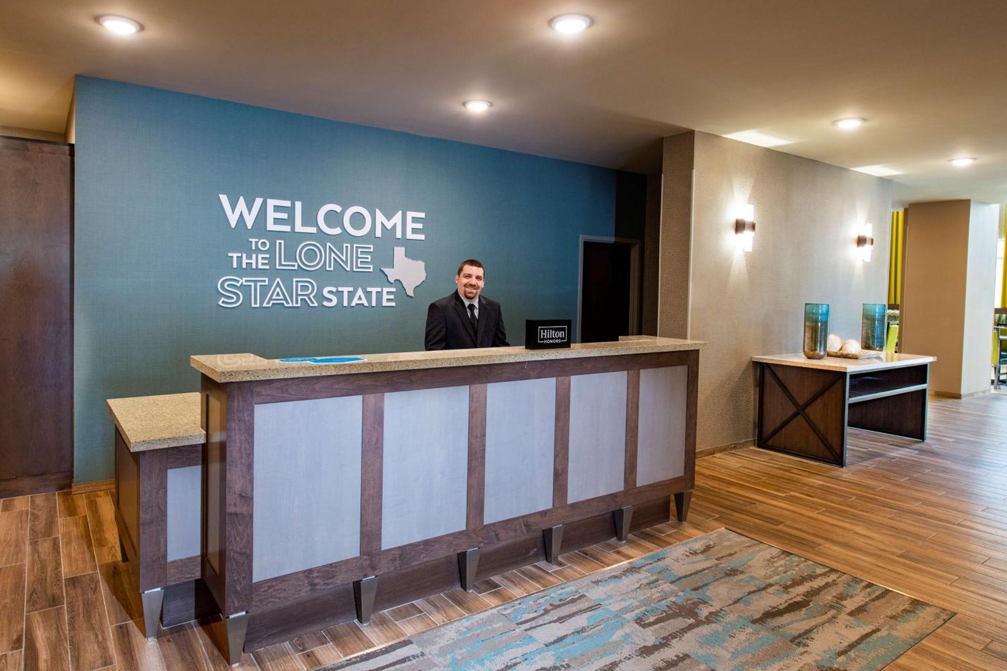 Hampton Inn & Suites Keller Town Center Bagian luar foto